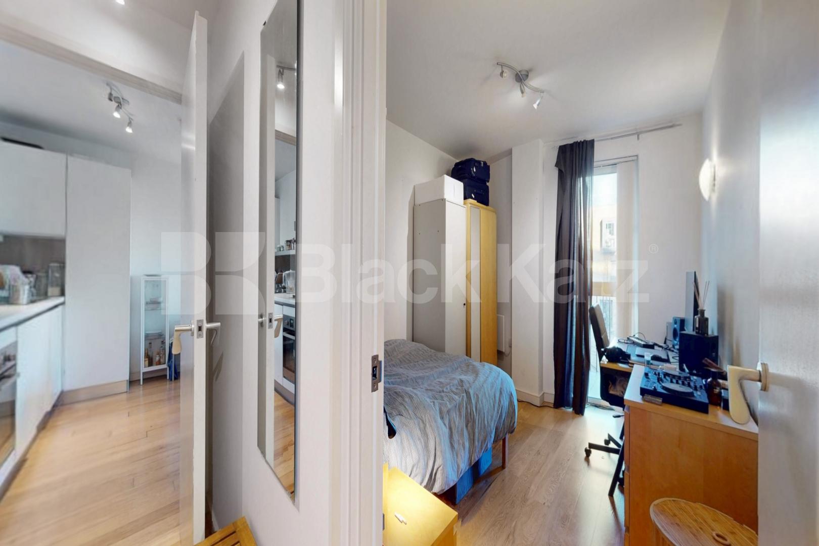 Flooded with natural light with 24 Hour Concierge & balcony South Central Steedman Street, Elephant and Castle